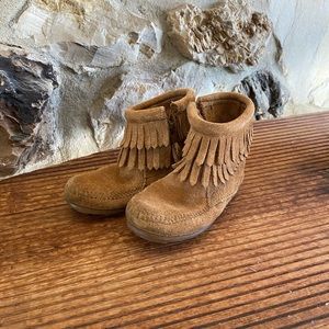 Little Girls Minnetonka Moccasin Booties - Size 8